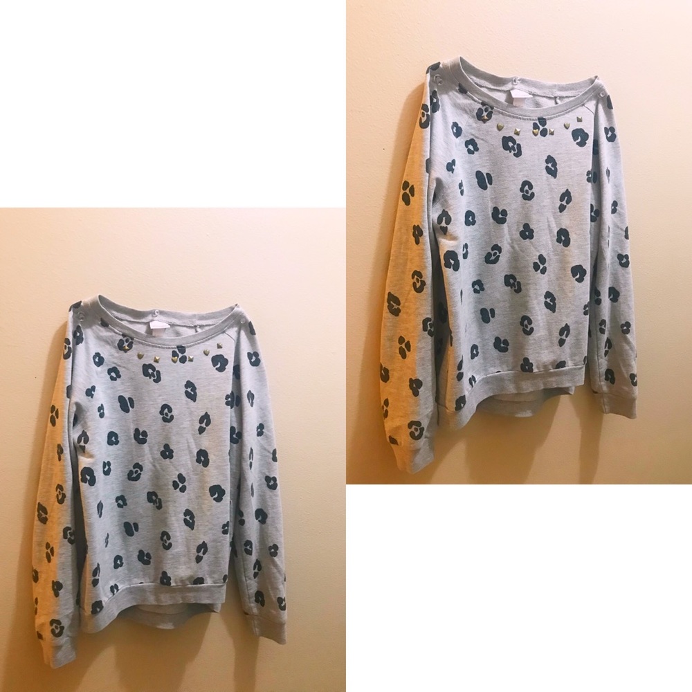 Cheetah print gray sweatshirt for girls.